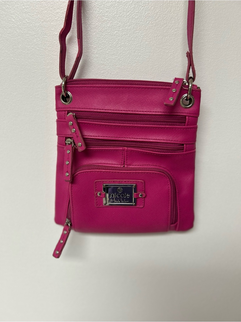 Nicole Miller Crossbodye Bag in Bright Pink
